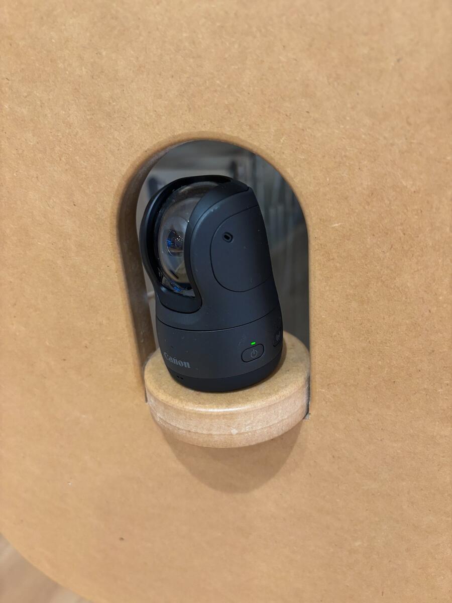 カメラ電源ランプ（緑点灯）