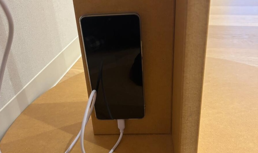 データ送受信用のスマートフォン